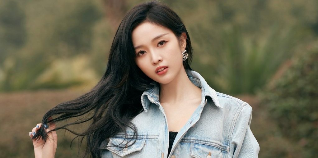 吴宣仪牛仔穿搭美腿