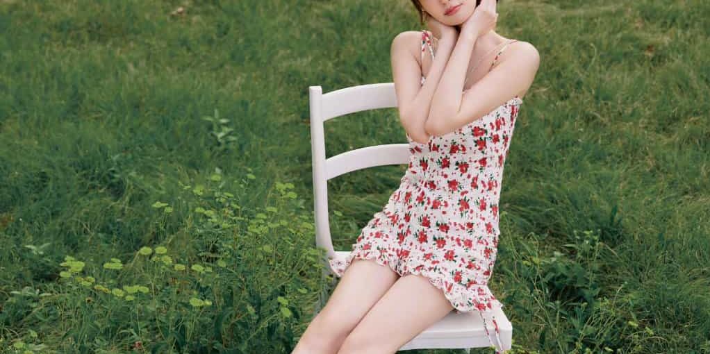 郑合惠子，吊带碎花裙美腿图集