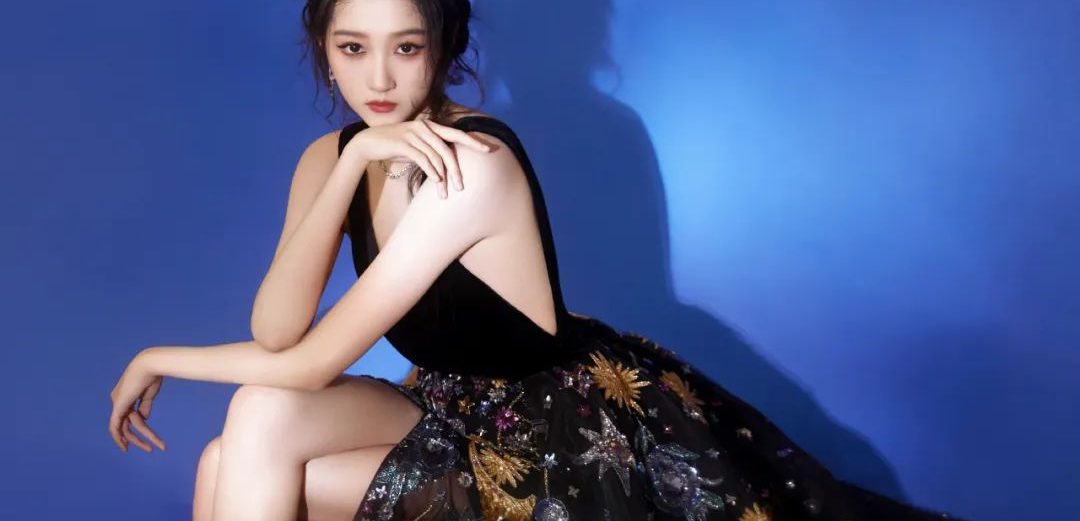关晓彤小巷人家大长腿