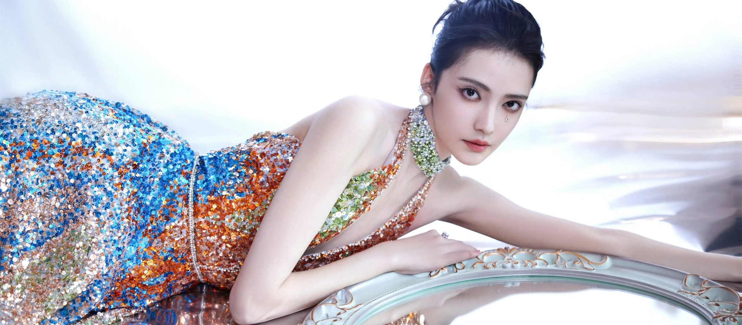加奈那美背养眼写真壁纸