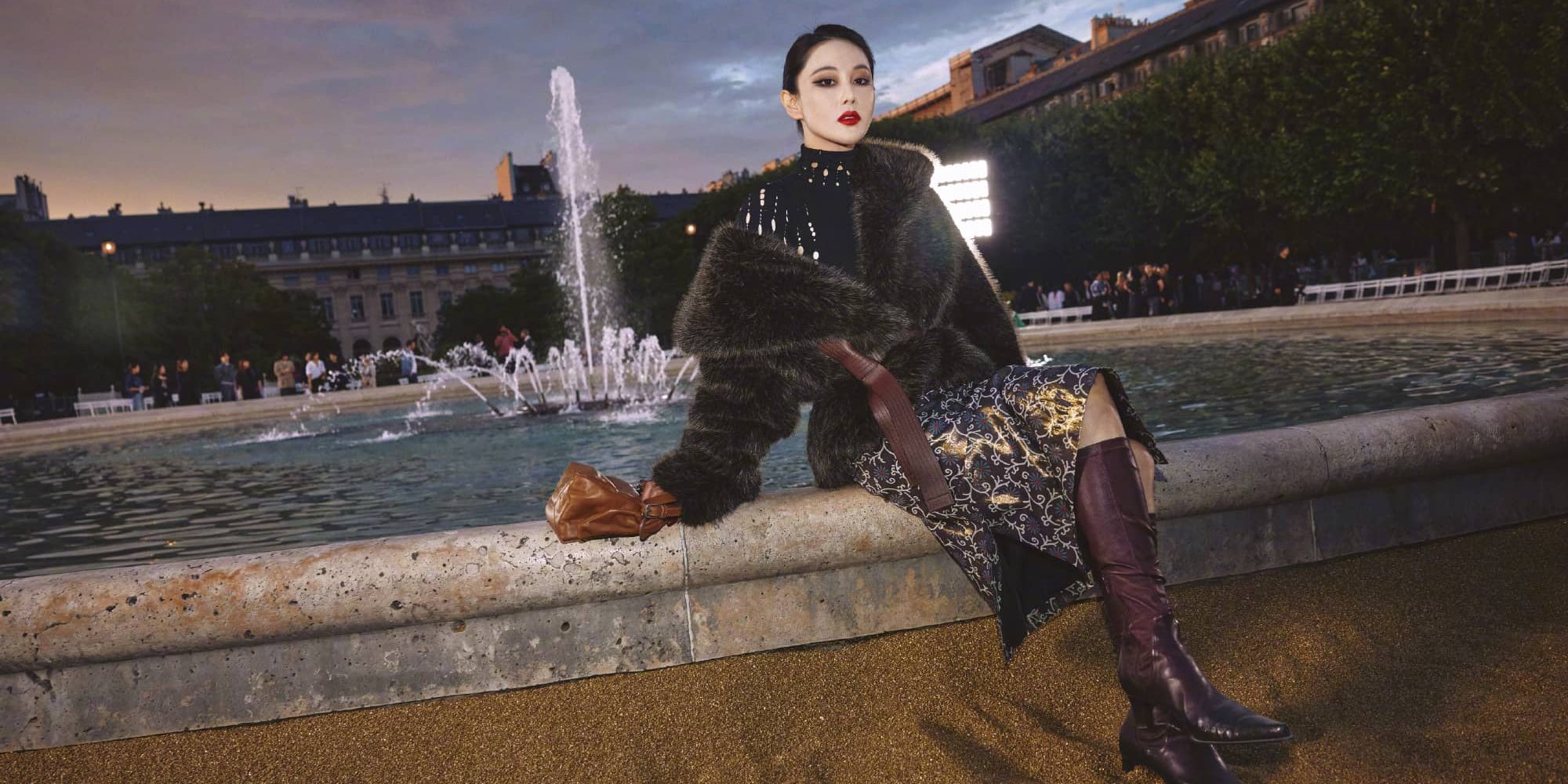 张馨予巴黎KENZO秀场黑白片