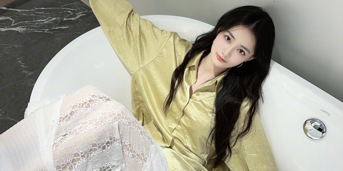 徐璐夏日青春派对甜美穿搭