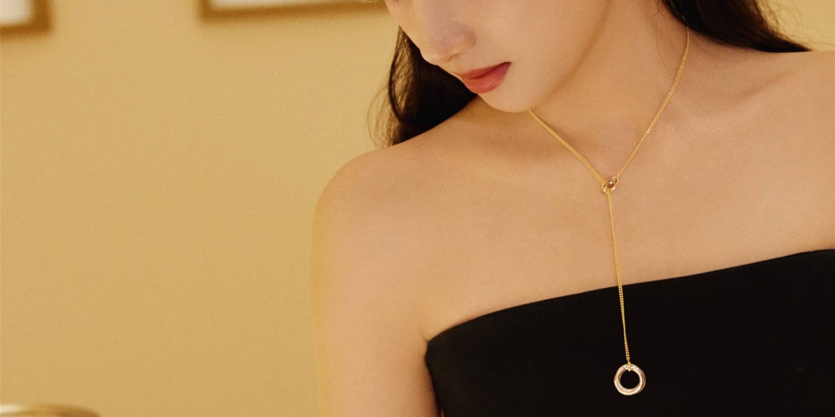 张婧仪，黑色高定大气迷人