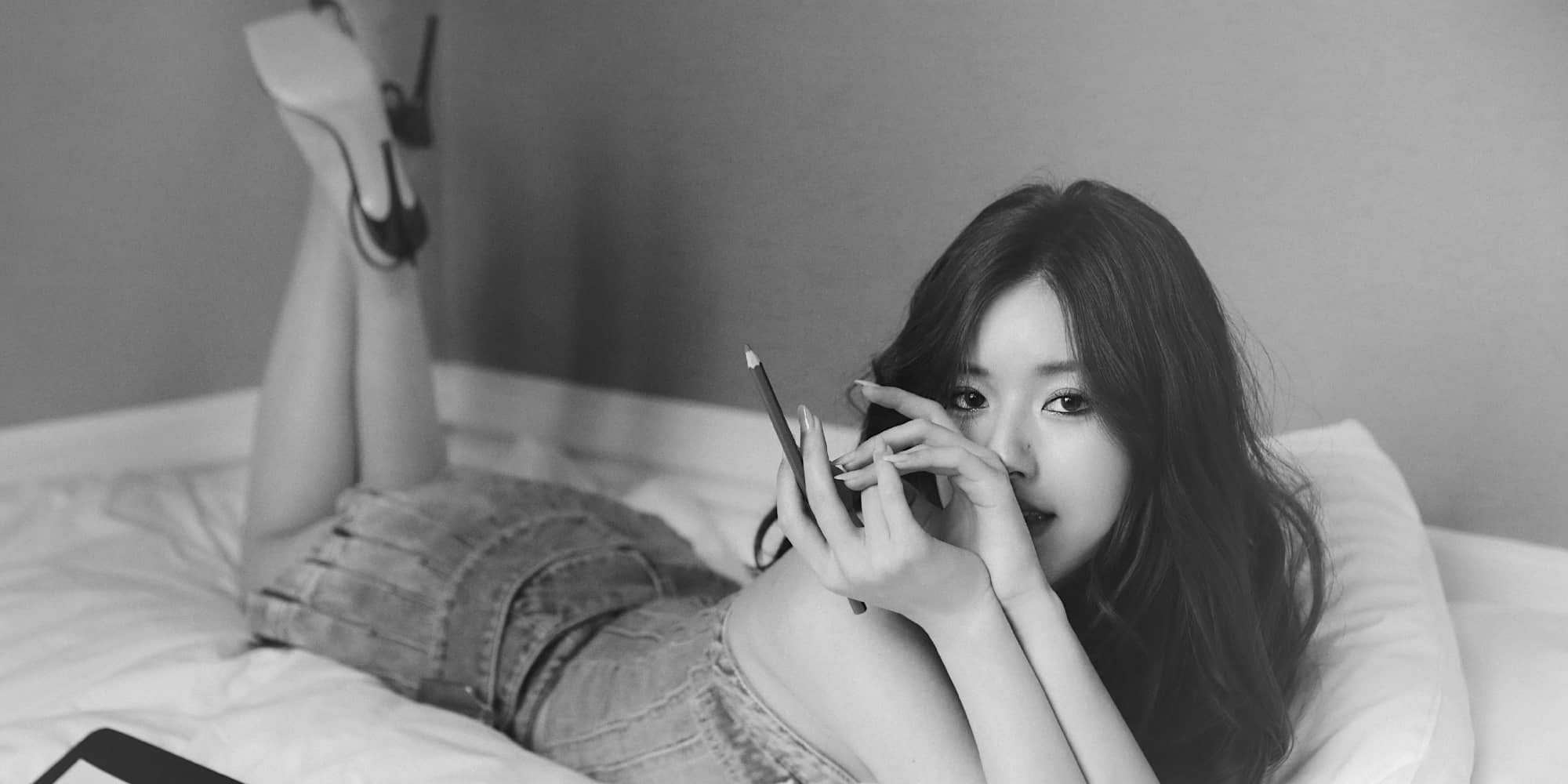 赵露思烟熏妆甜美私服精选