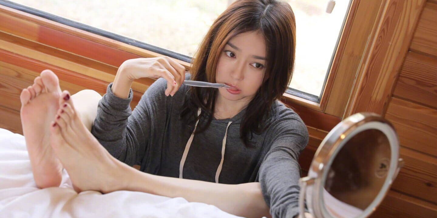 秦岚光脚丫美图合集