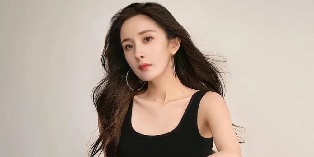 杨幂，运动感满满的穿搭姿态
