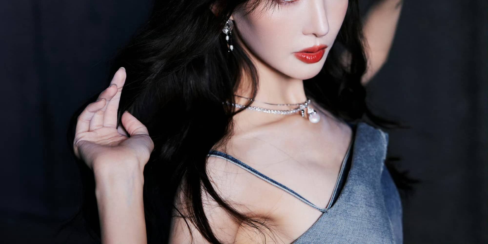 金晨，红唇精致迷人