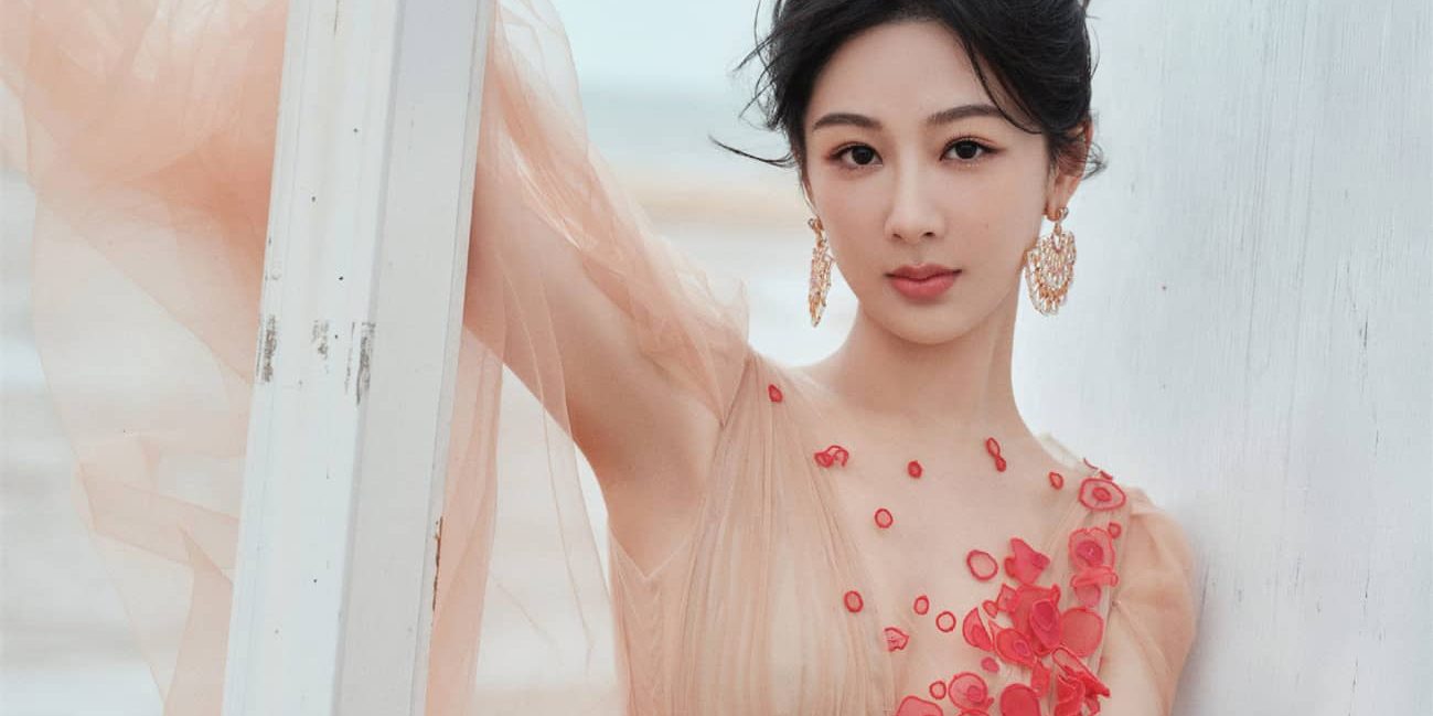 杨紫：玫瑰纱裙