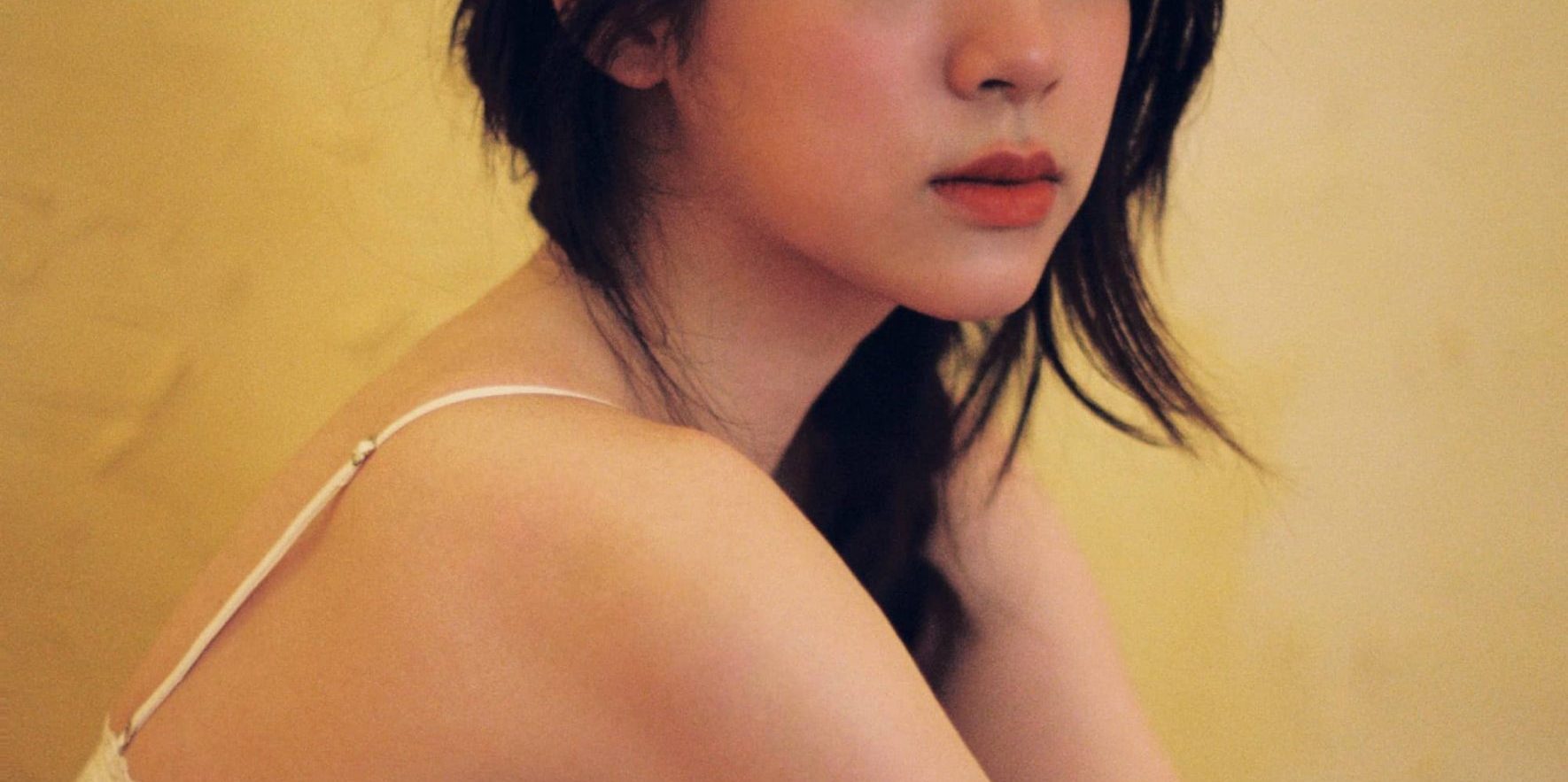 欧阳娜娜，白色吊带裙，甜妹子上线
