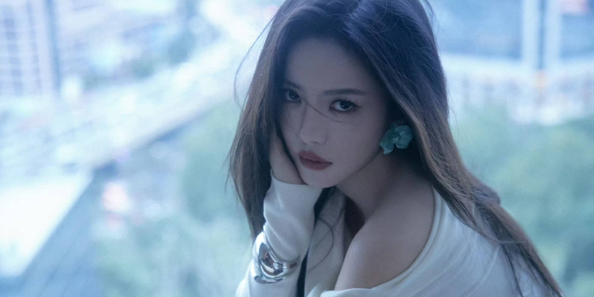 蔡文静纯白大片，浪漫温柔