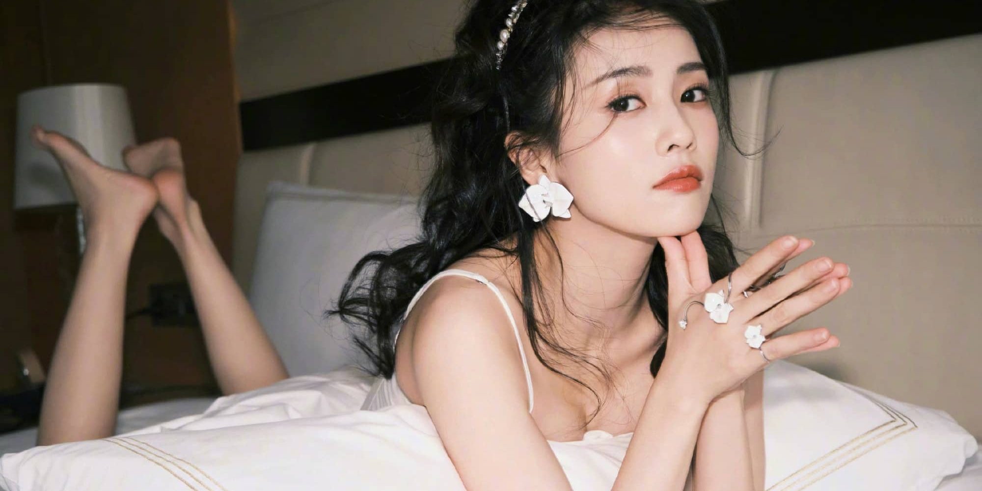 白鹿光脚丫妆造精选