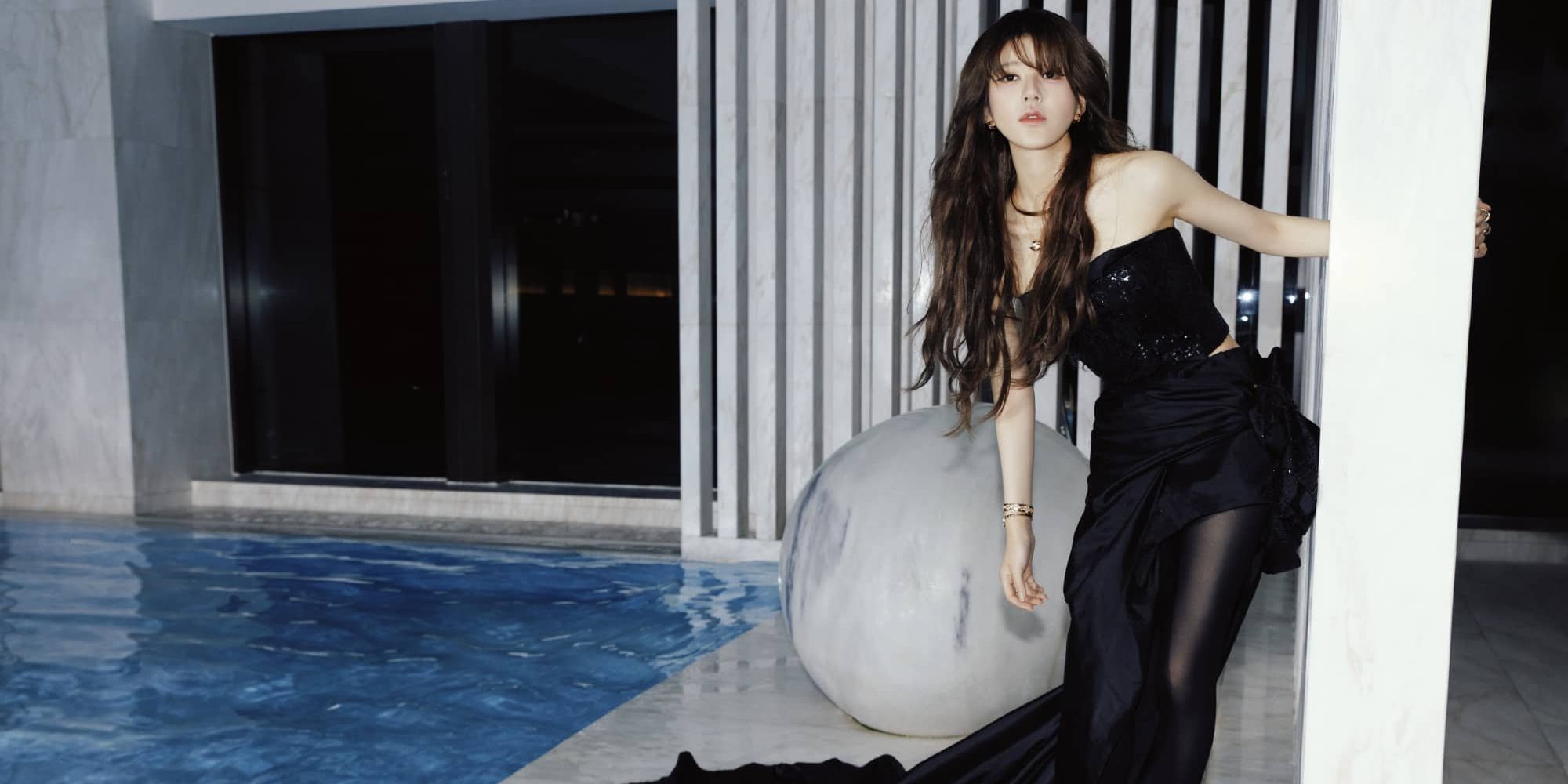 赵露思，卷发黑纱，酷美曼妙的摩登少女