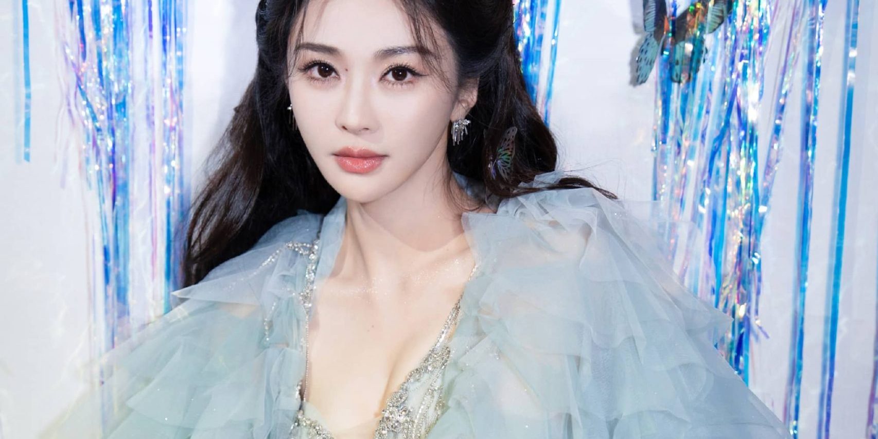 陈冰，一袭钻饰纱裙，唯美浪漫