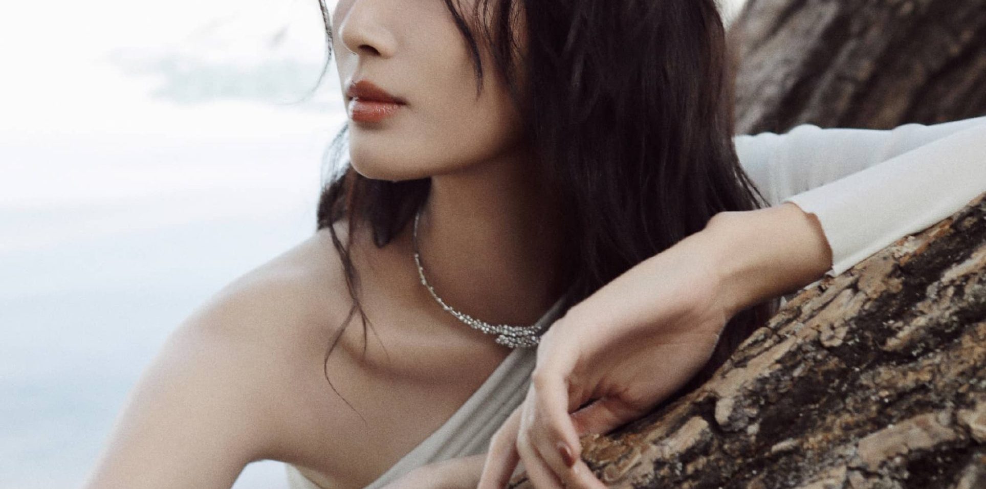 王紫璇，白衣轻杨，柔美大气