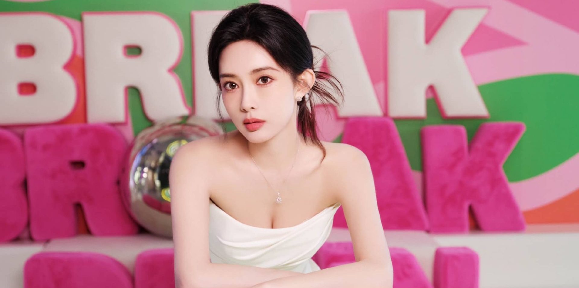 孟子义，一抹纯白，万千春色