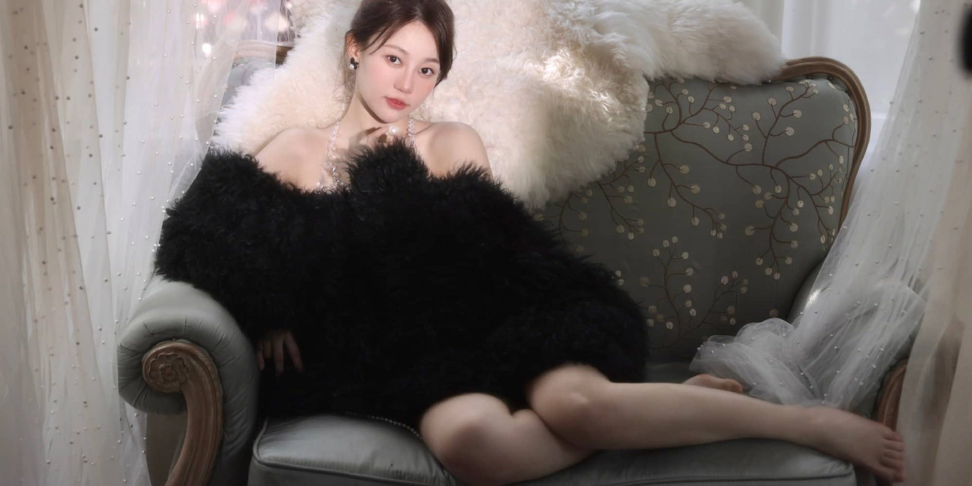 SNH48-张睿婕黑色羽毛裙造型写真