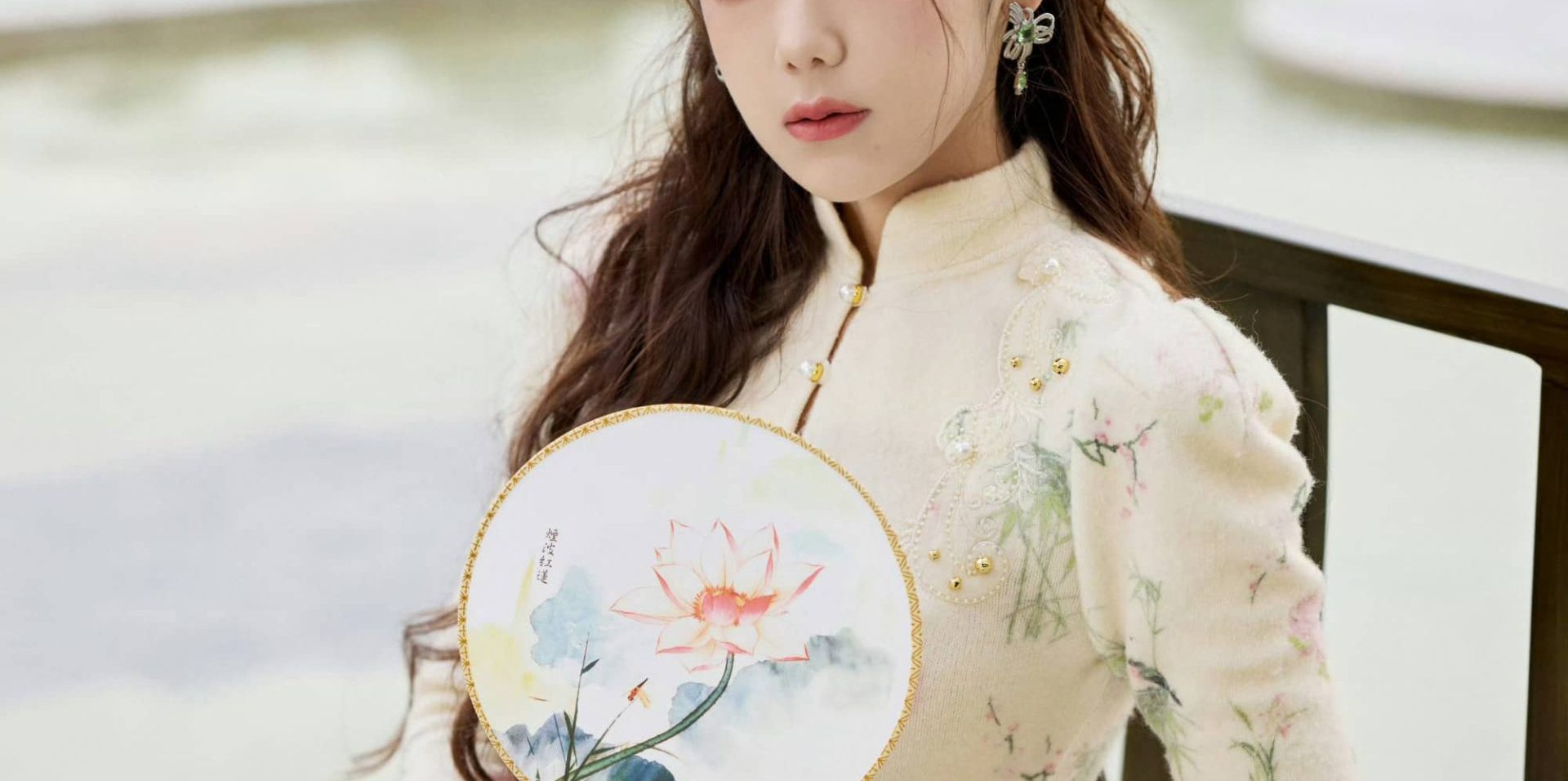 希林娜依高复古旗袍，又直又美大长腿