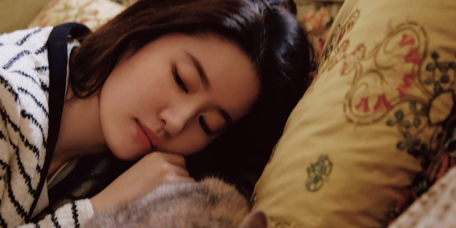 刘亦菲私服初夏条纹穿搭