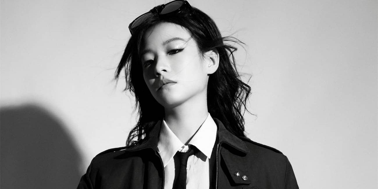 李庚希，黑白之间，甜酷两相宜