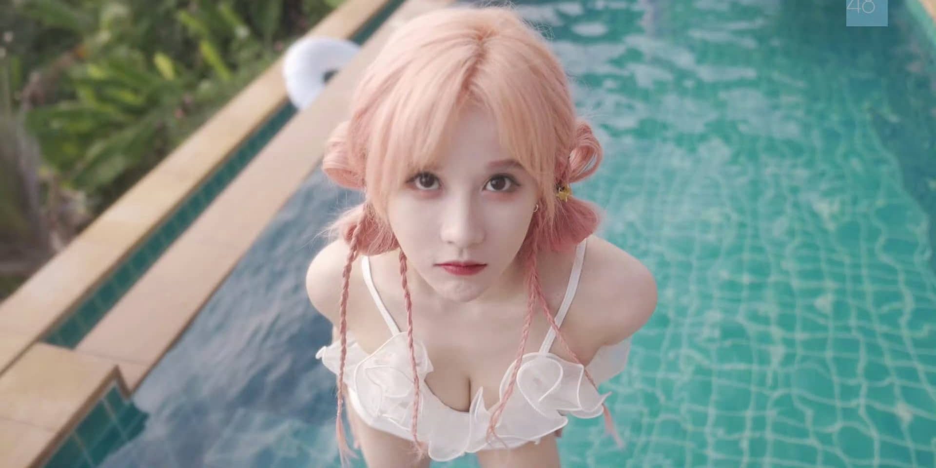 泳装小姐姐：段艺璇