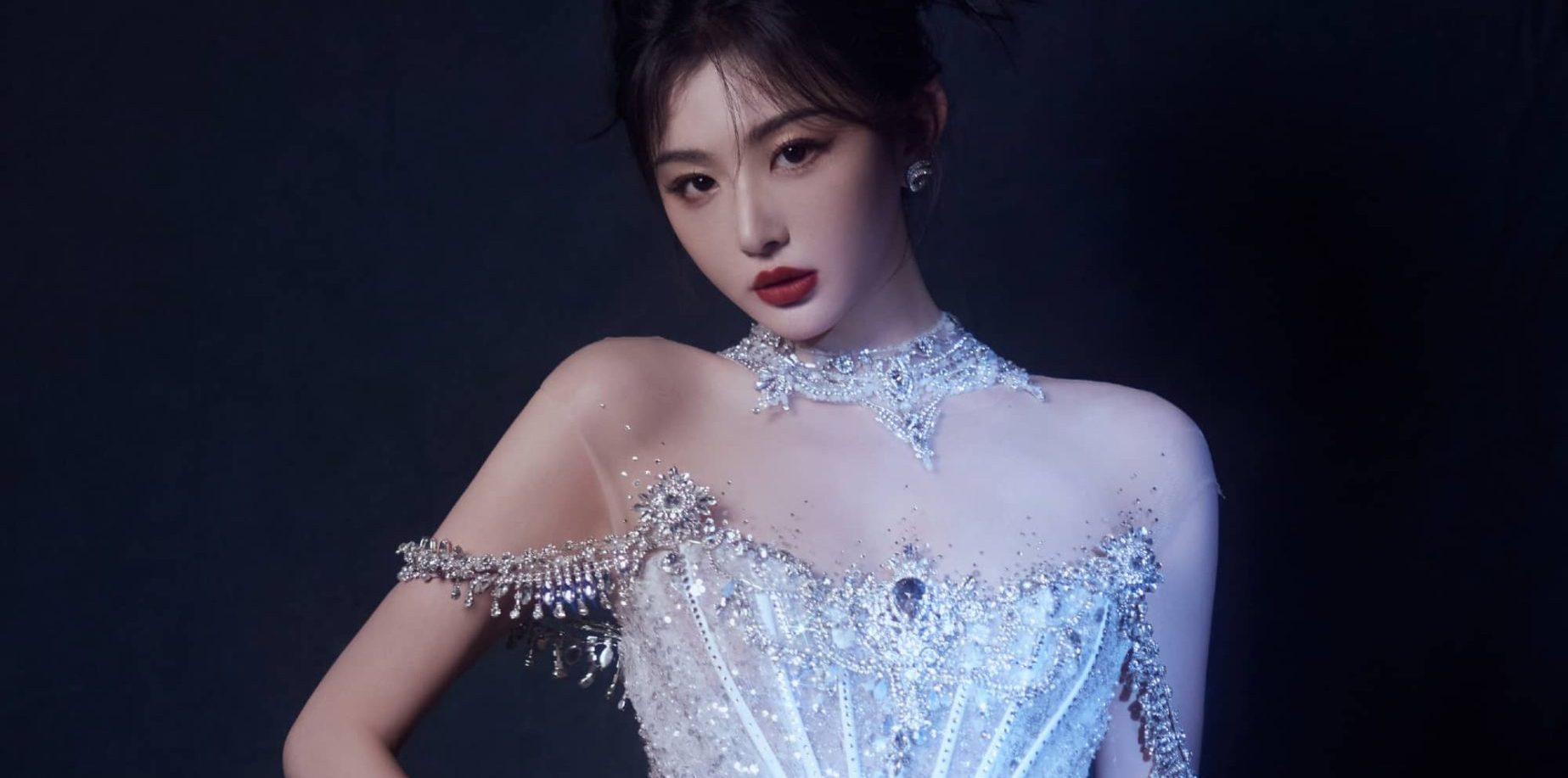 孔雪儿，浓颜复古神女