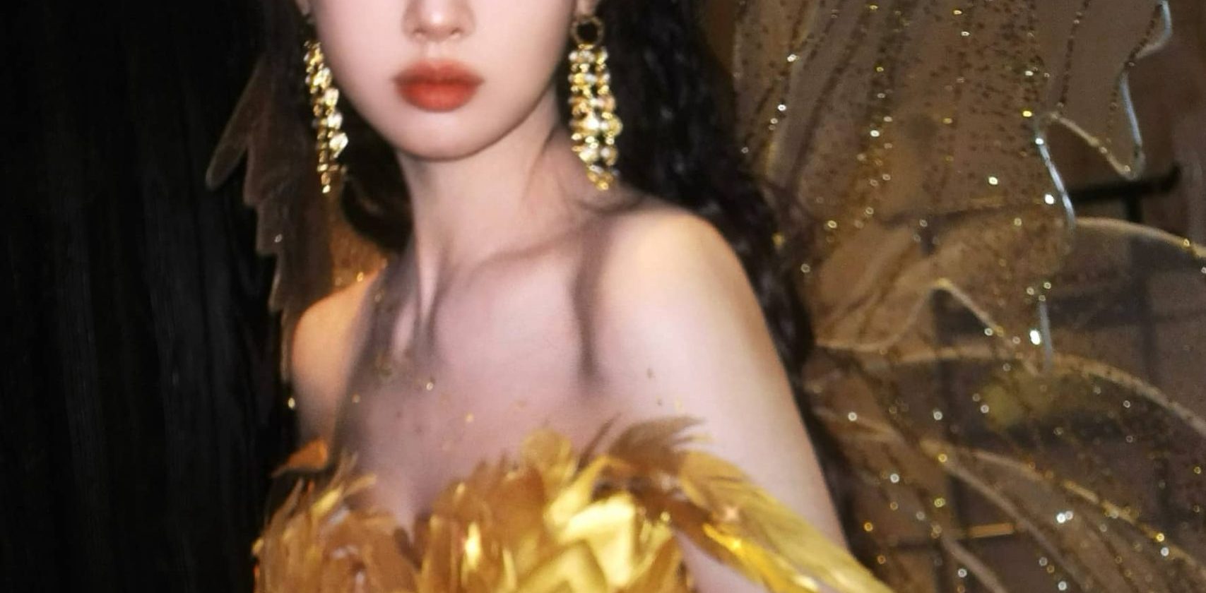 孟子义，金色光影