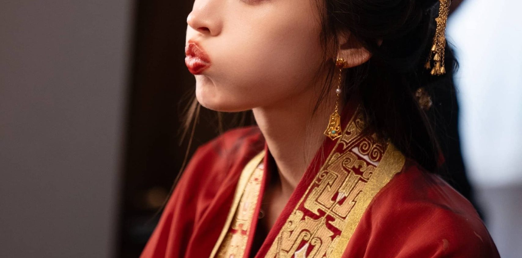 娜扎古风，红衣飒爽飘逸