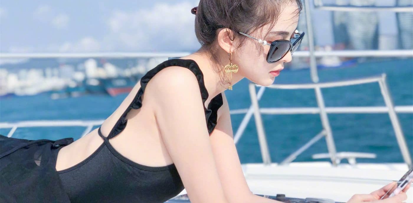 古力娜扎经典黑纱泳装