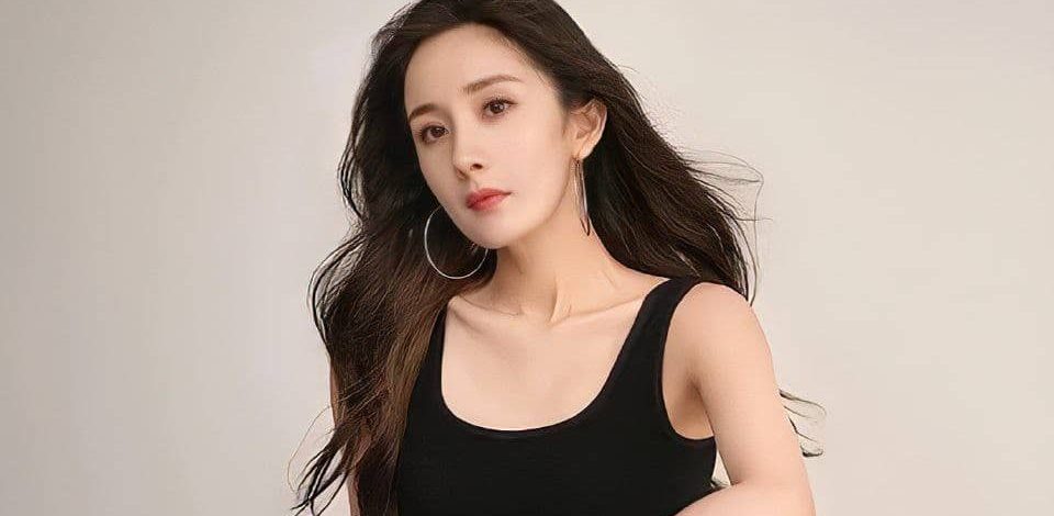 杨幂，运动感满满的穿搭姿态