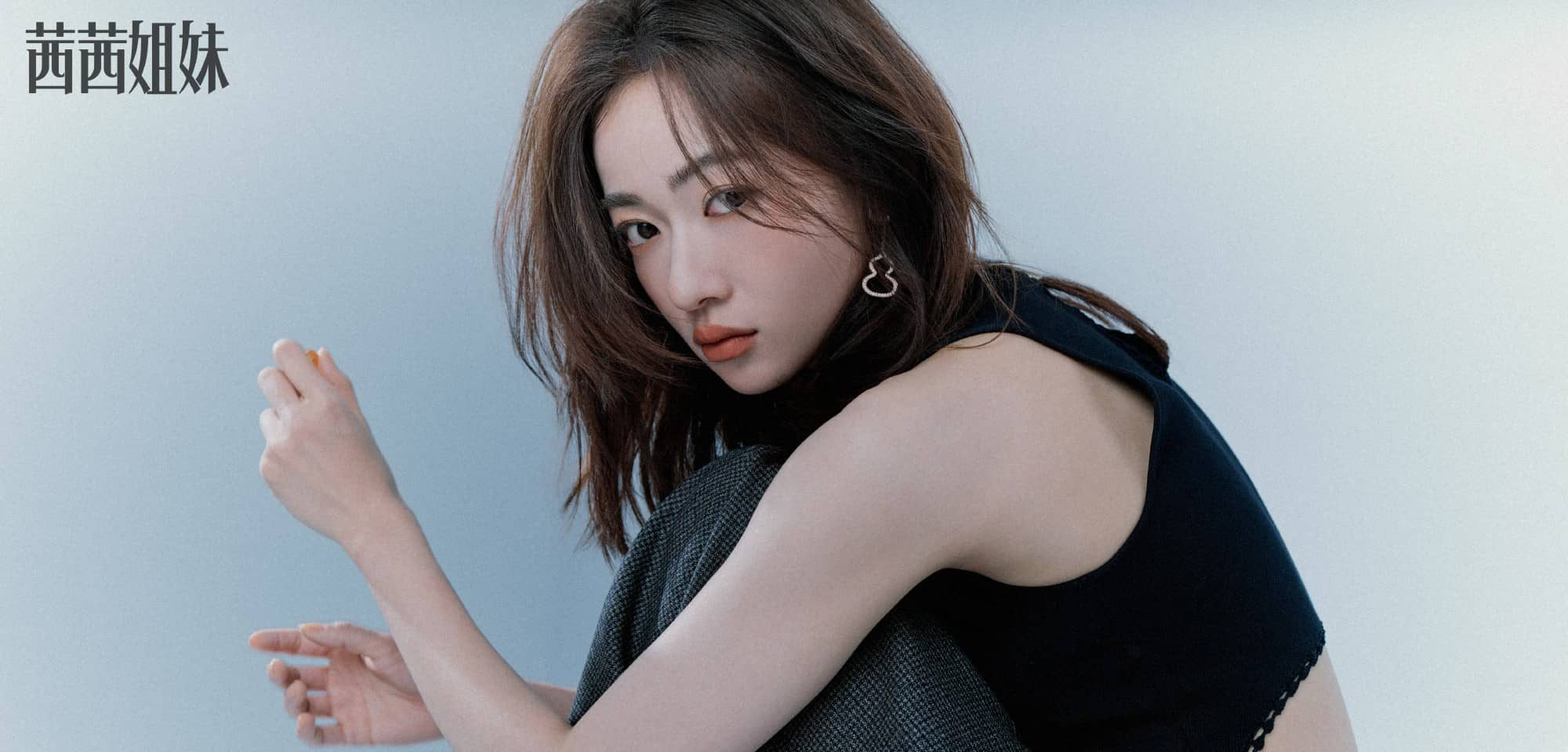 吴谨言《茜茜姐妹》五月刊封面大片