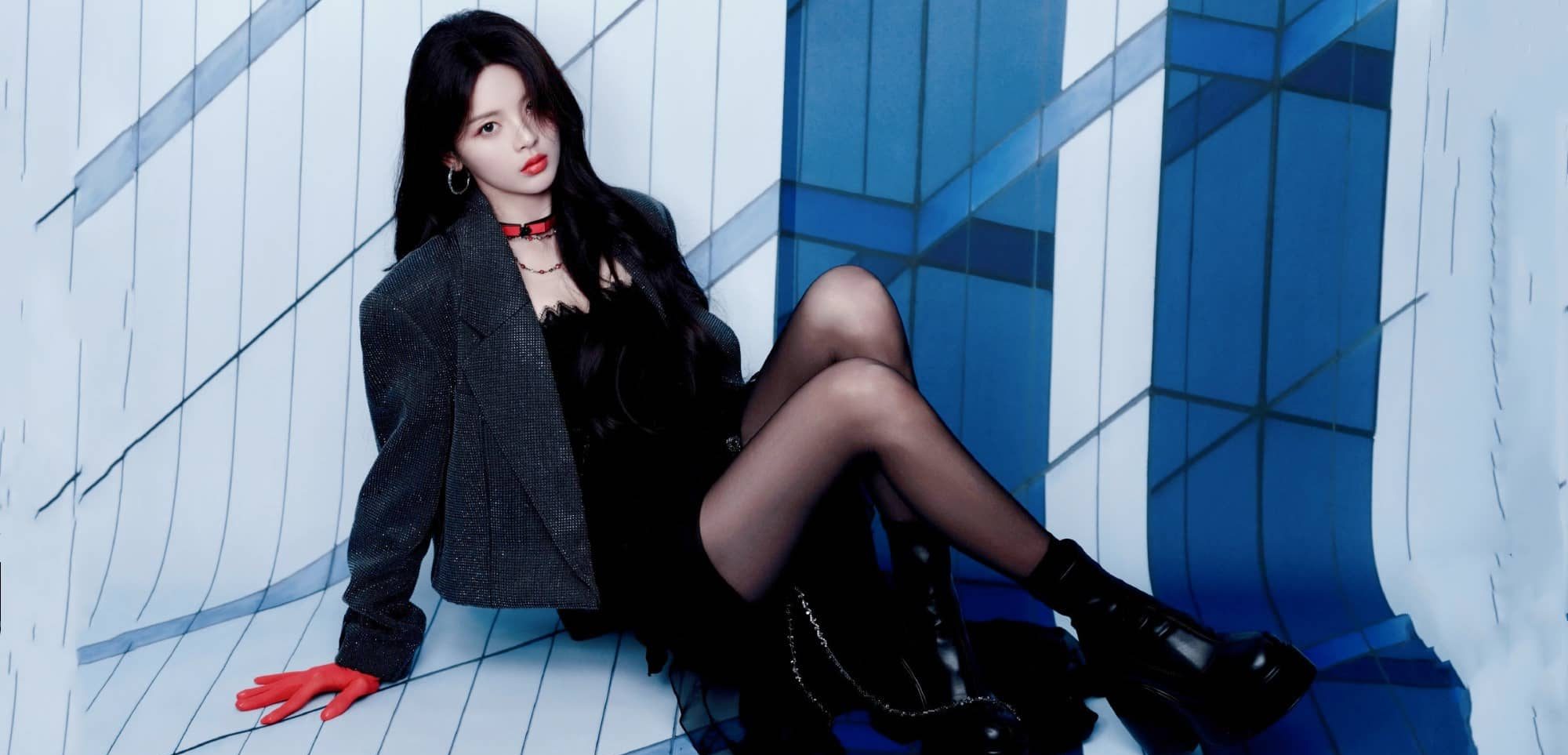 杨超越壁纸：丝袜妆造