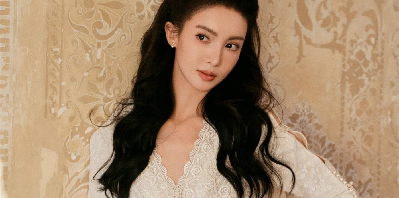 金晨：华丽梦境的油画少女