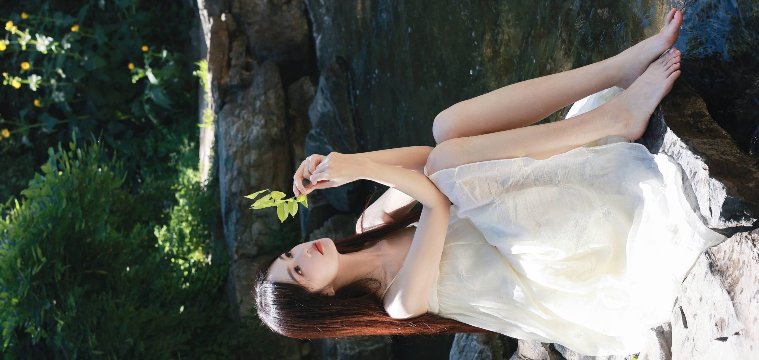 陆婷玉壁纸：光脚丫玉花朝少女妆