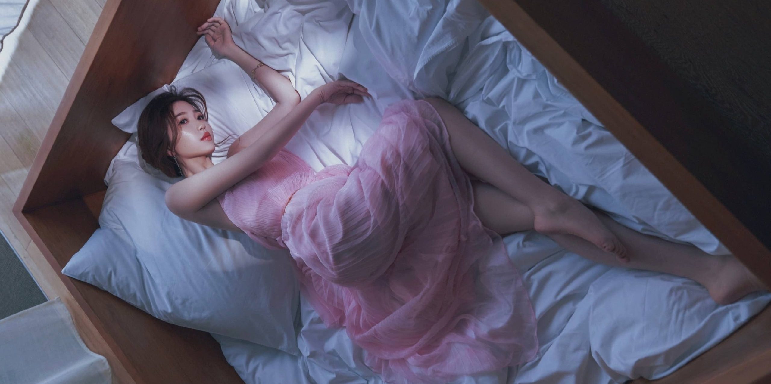 虞书欣光脚丫妆造精选