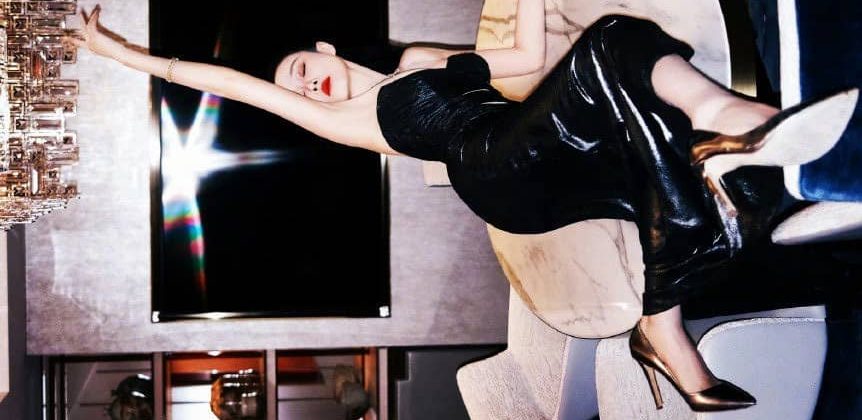 张蓝心，黑色格调