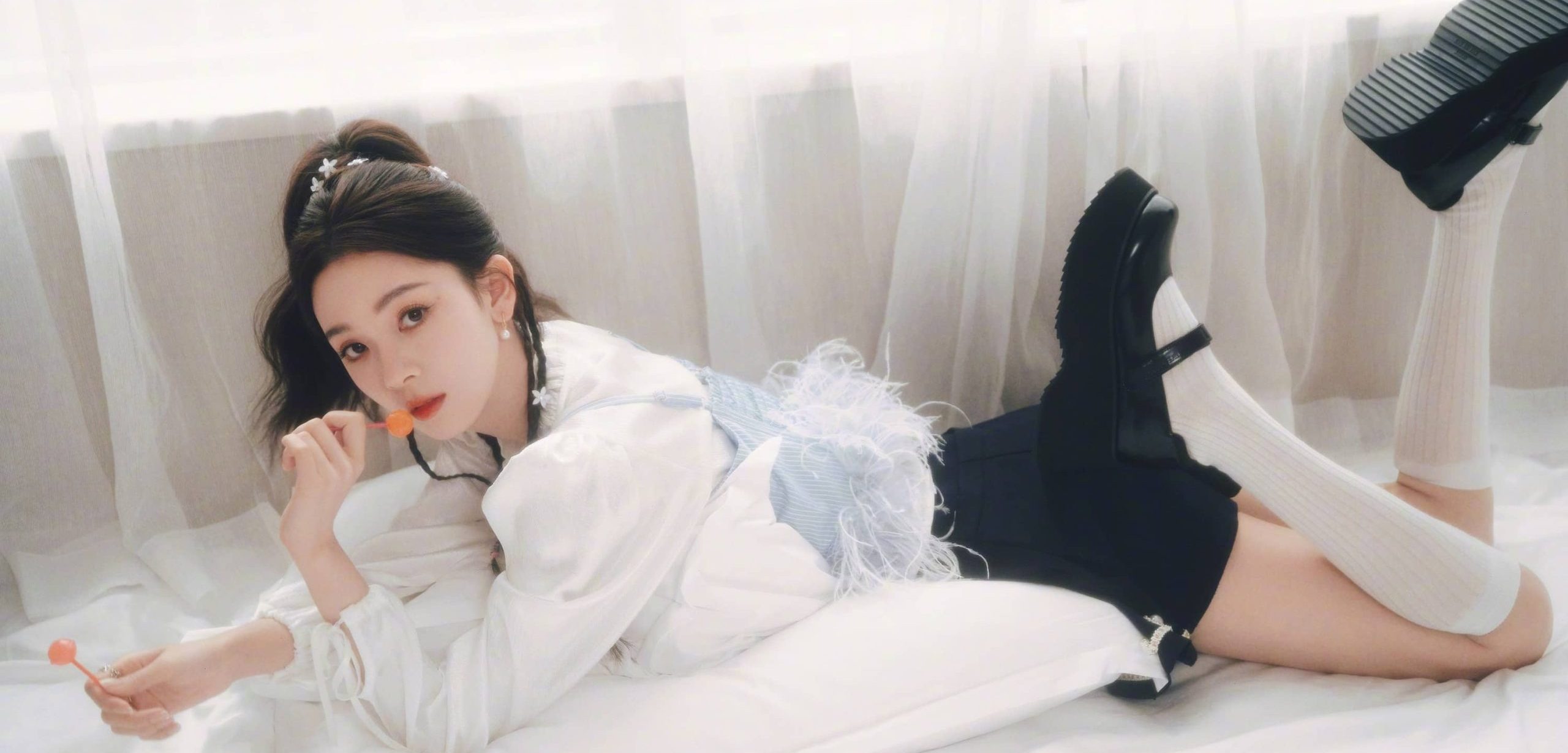 陈瑶姐姐的一些日常穿搭：小白袜大长腿