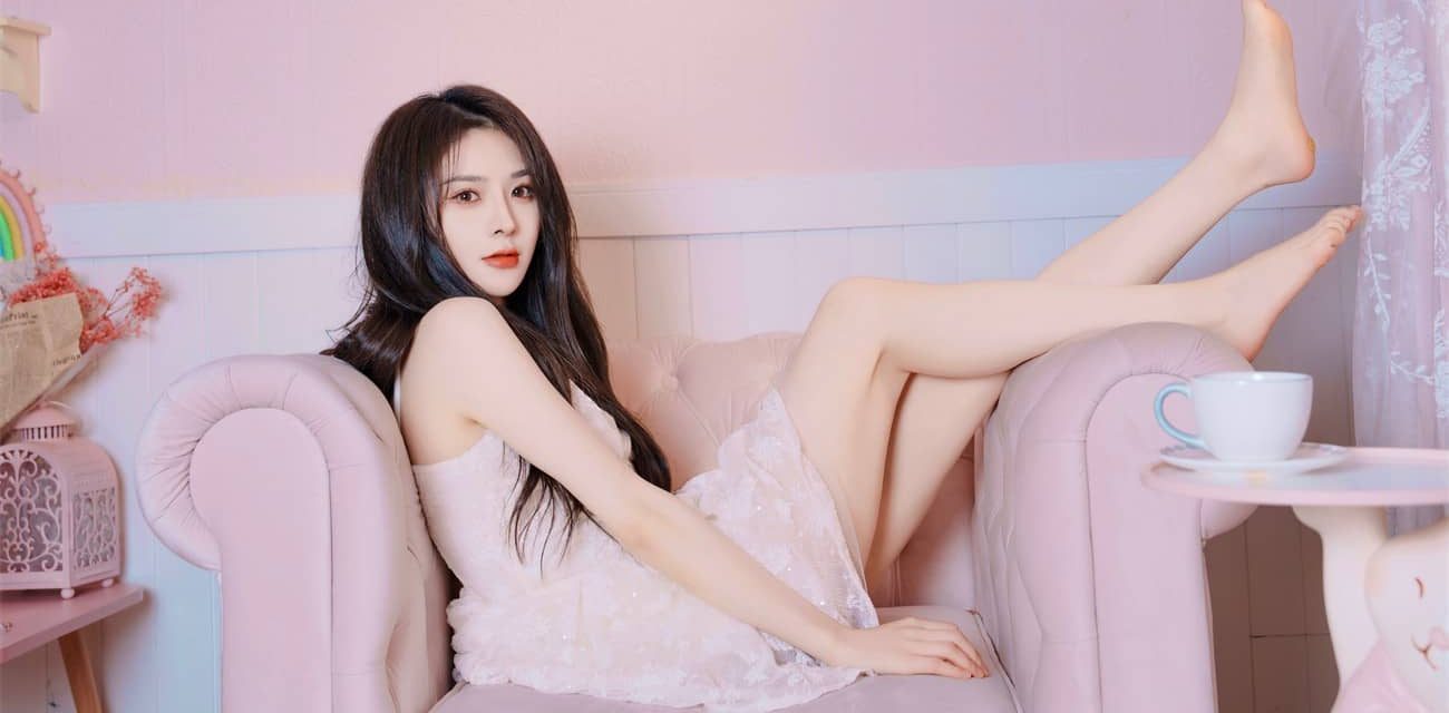 莫寒蕾丝裙光脚丫妆造精选
