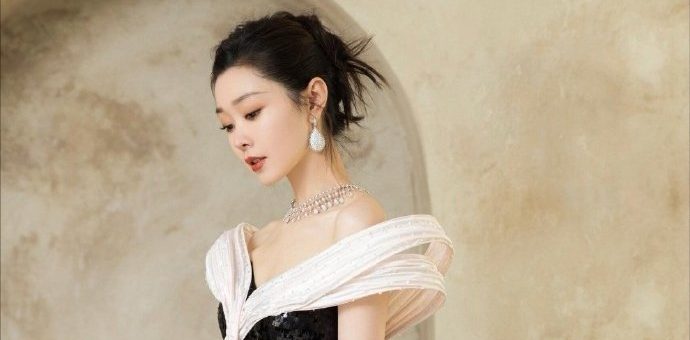 宋轶黑曜石鱼尾裙，精致的“人鱼姐姐”