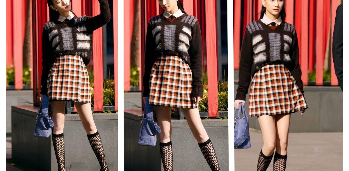 何超莲壁纸：丝袜美腿妆造