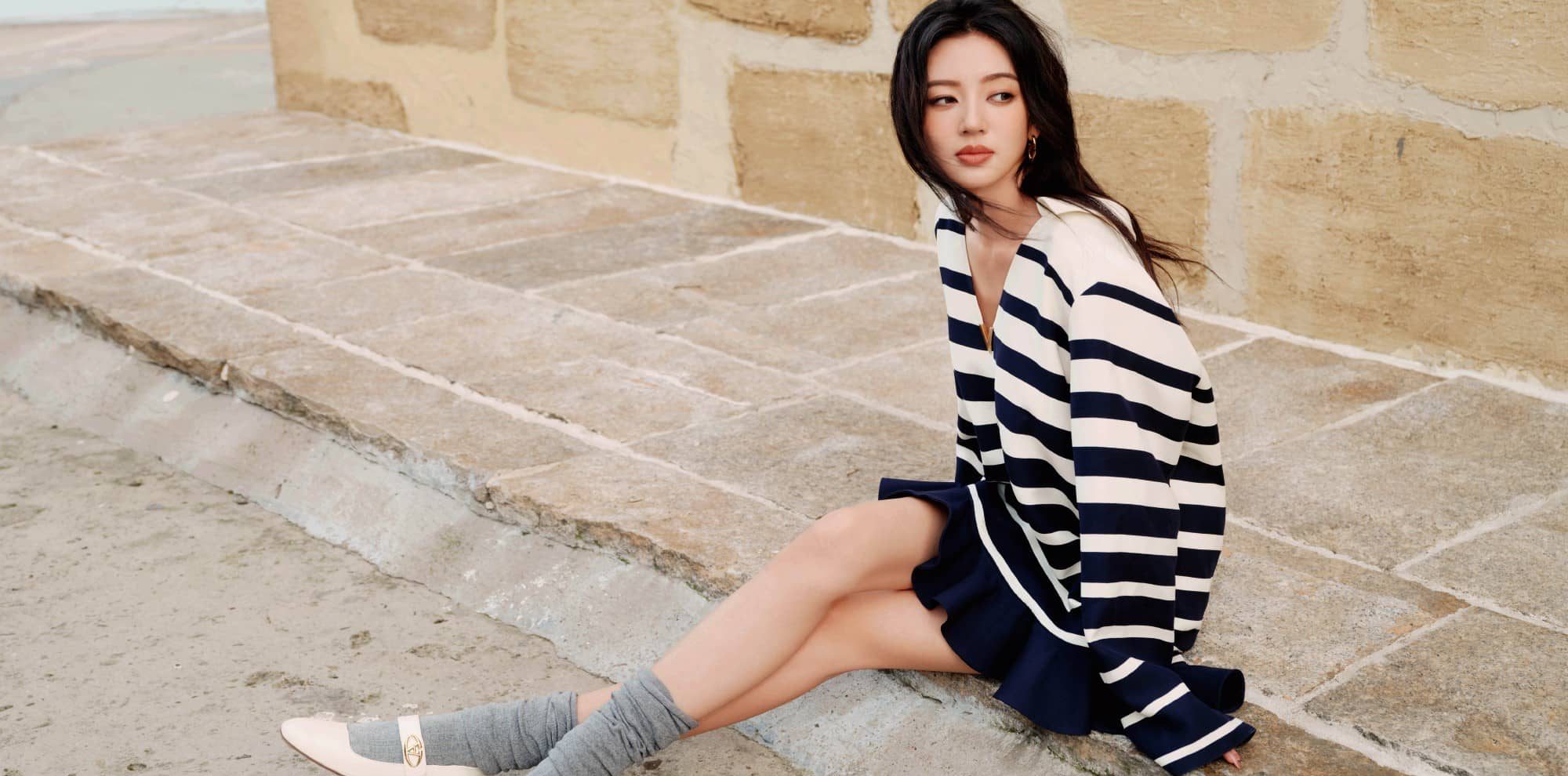 何瑞贤，条纹穿搭的少女气息