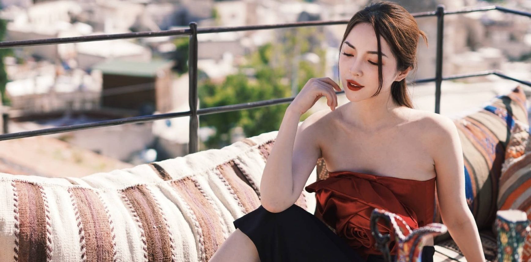 王钟瑶户外私服，百变妆造穿搭，身材真好