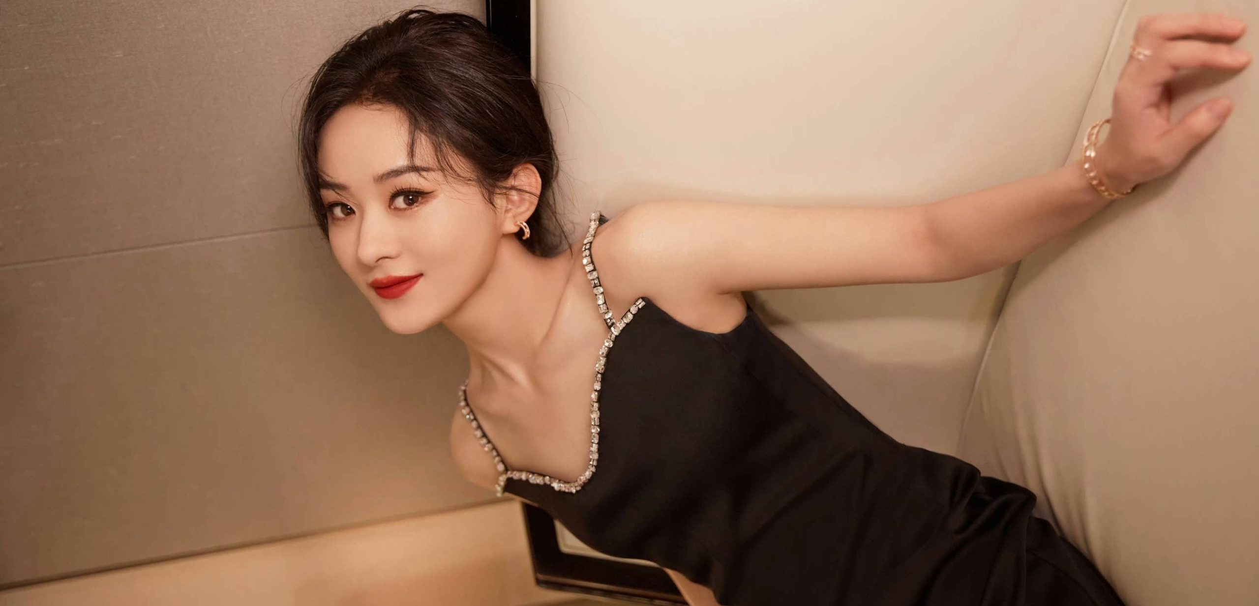 赵丽颖黑色礼裙美图集，温婉甜美的姐姐