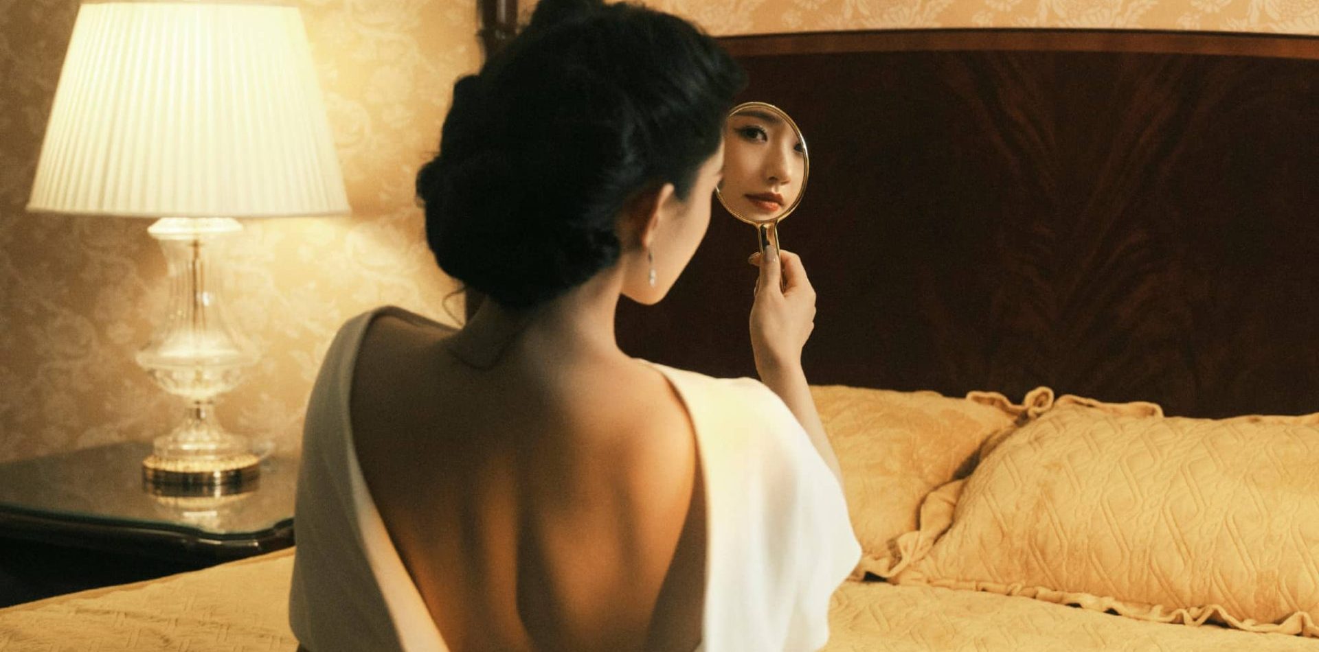 林允，复古白裙，柔美大气