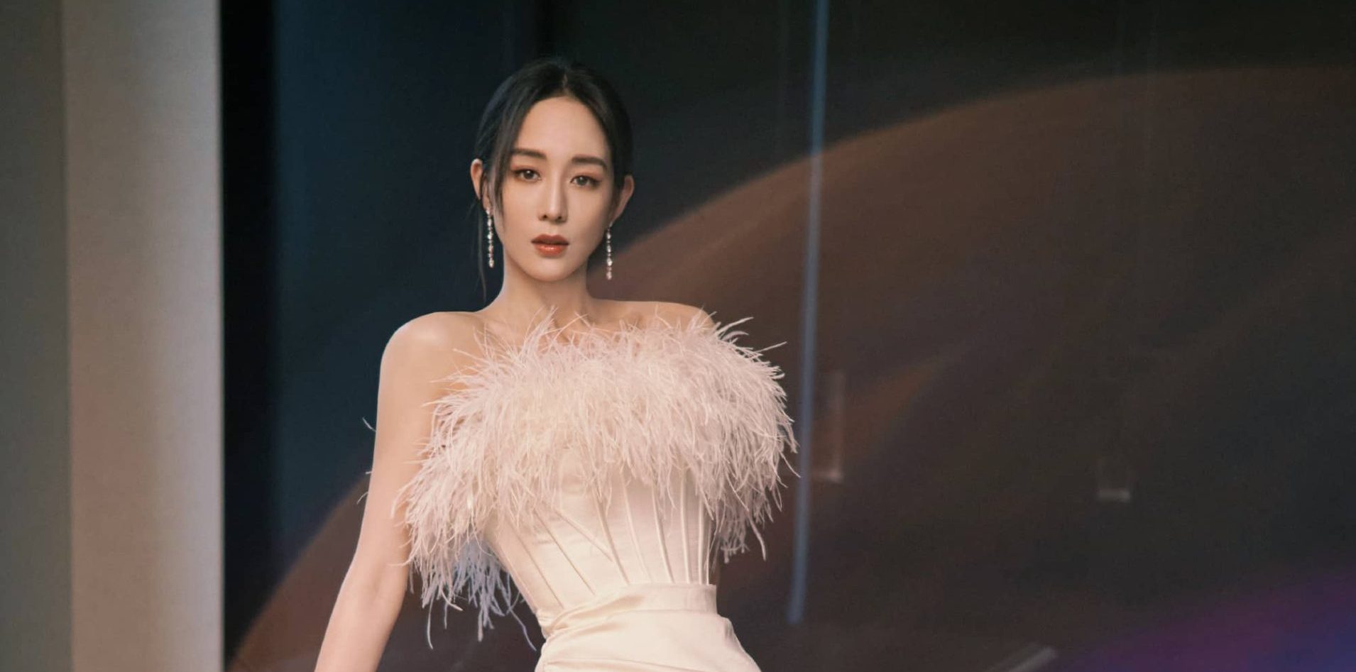 张钧甯经典流苏白裙，如春日百合