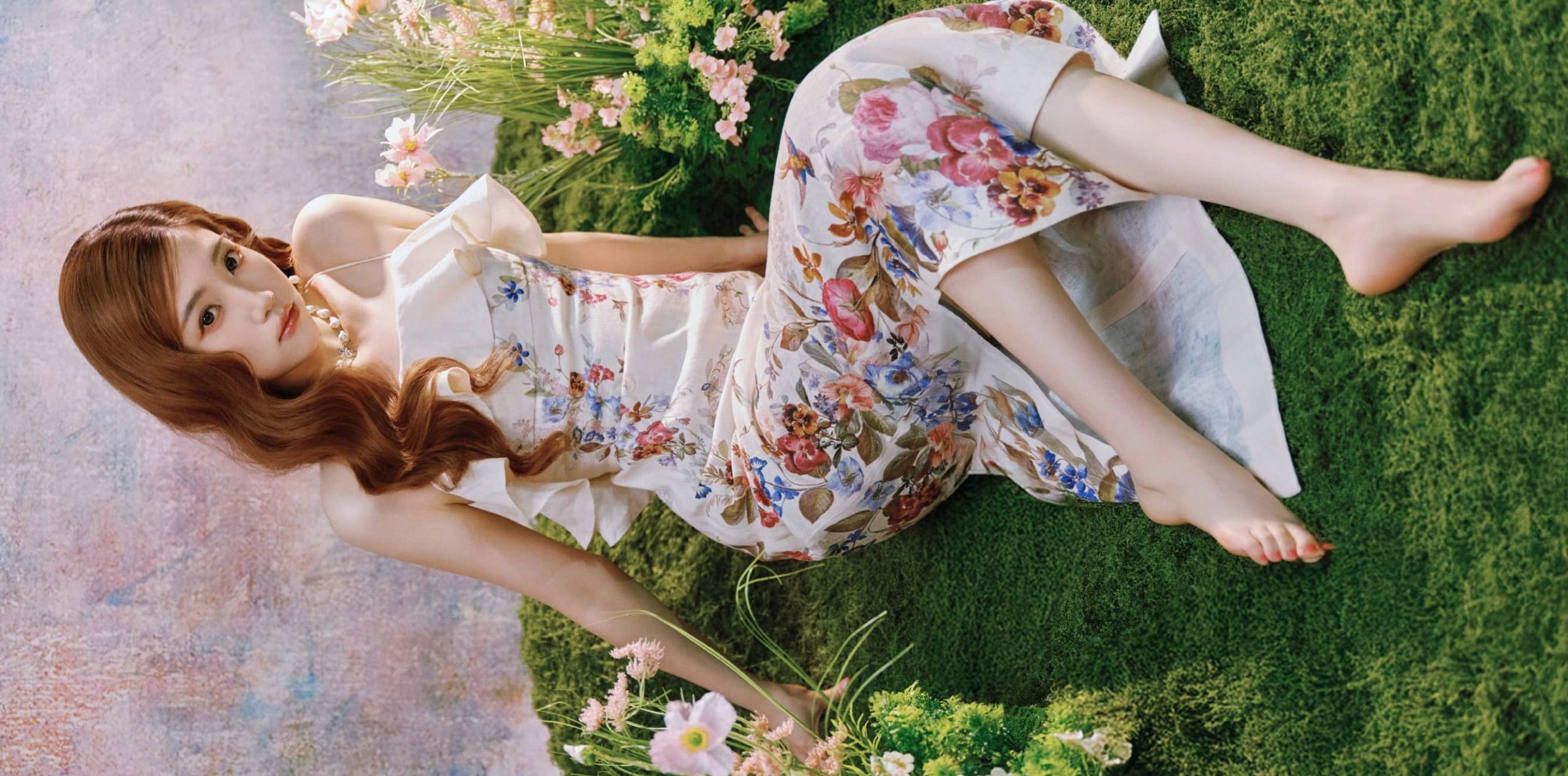 张纯烨光脚丫妆造精选