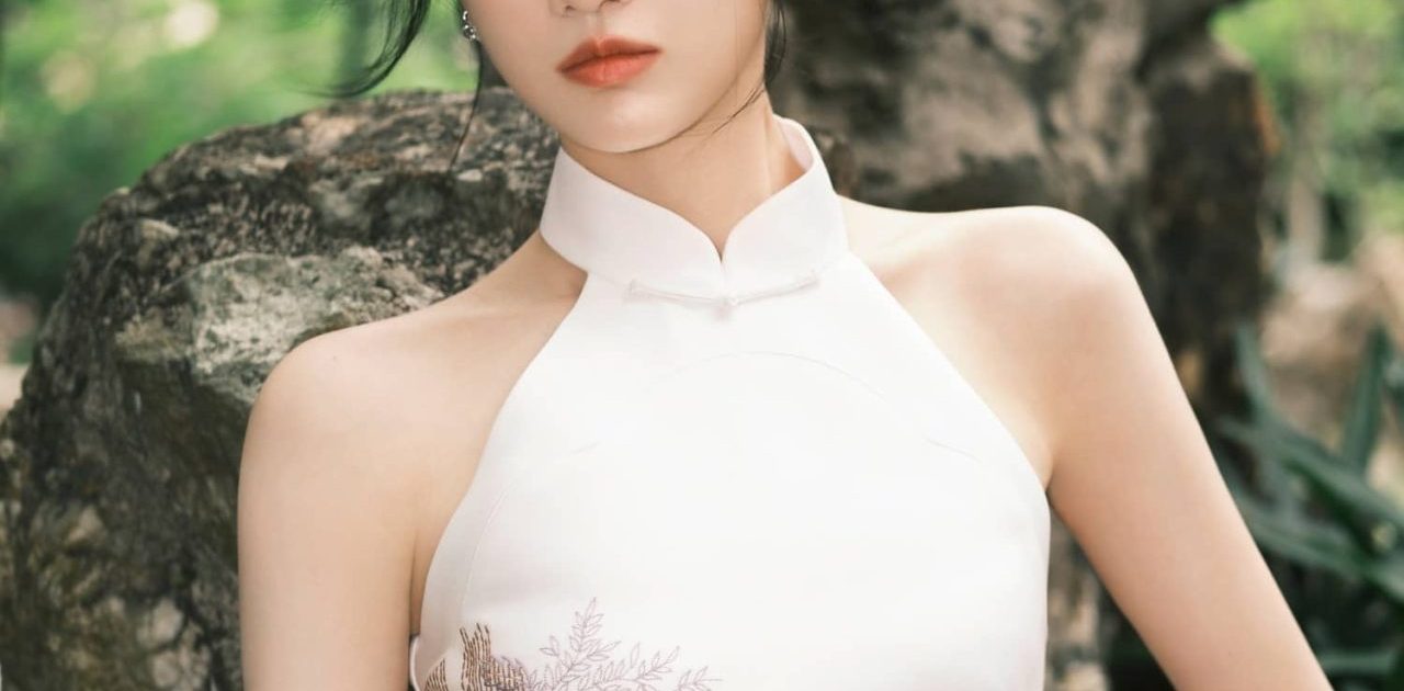 张慧雯，国风旗袍配白色高跟鞋，真是绝美