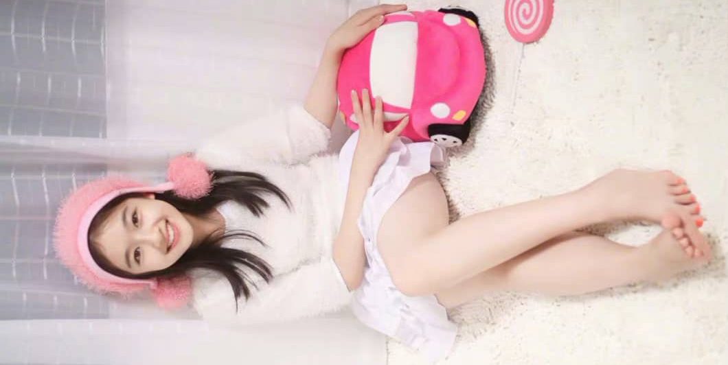 李兰迪光脚丫妆造精选