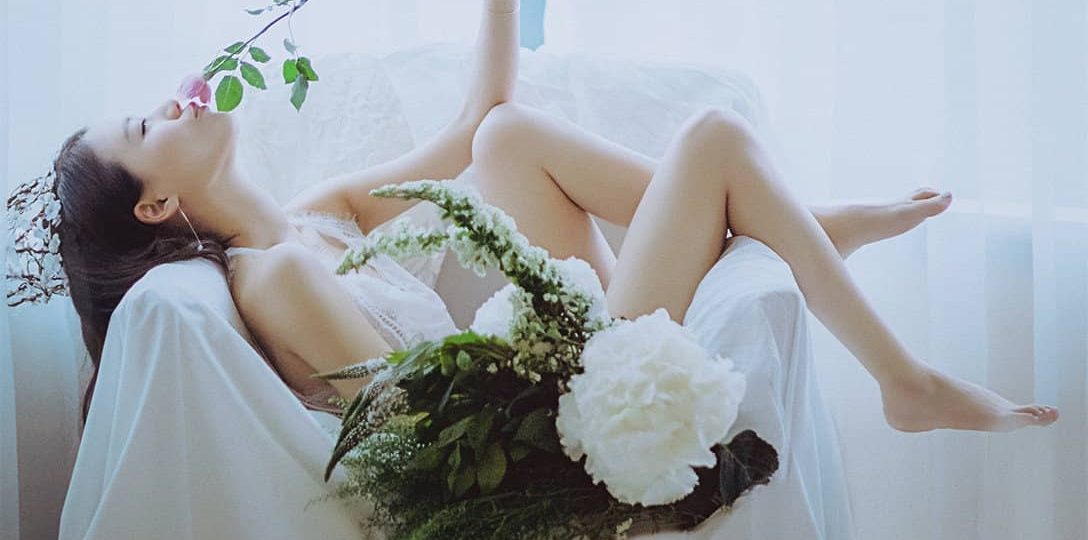 马思纯光脚丫妆造型