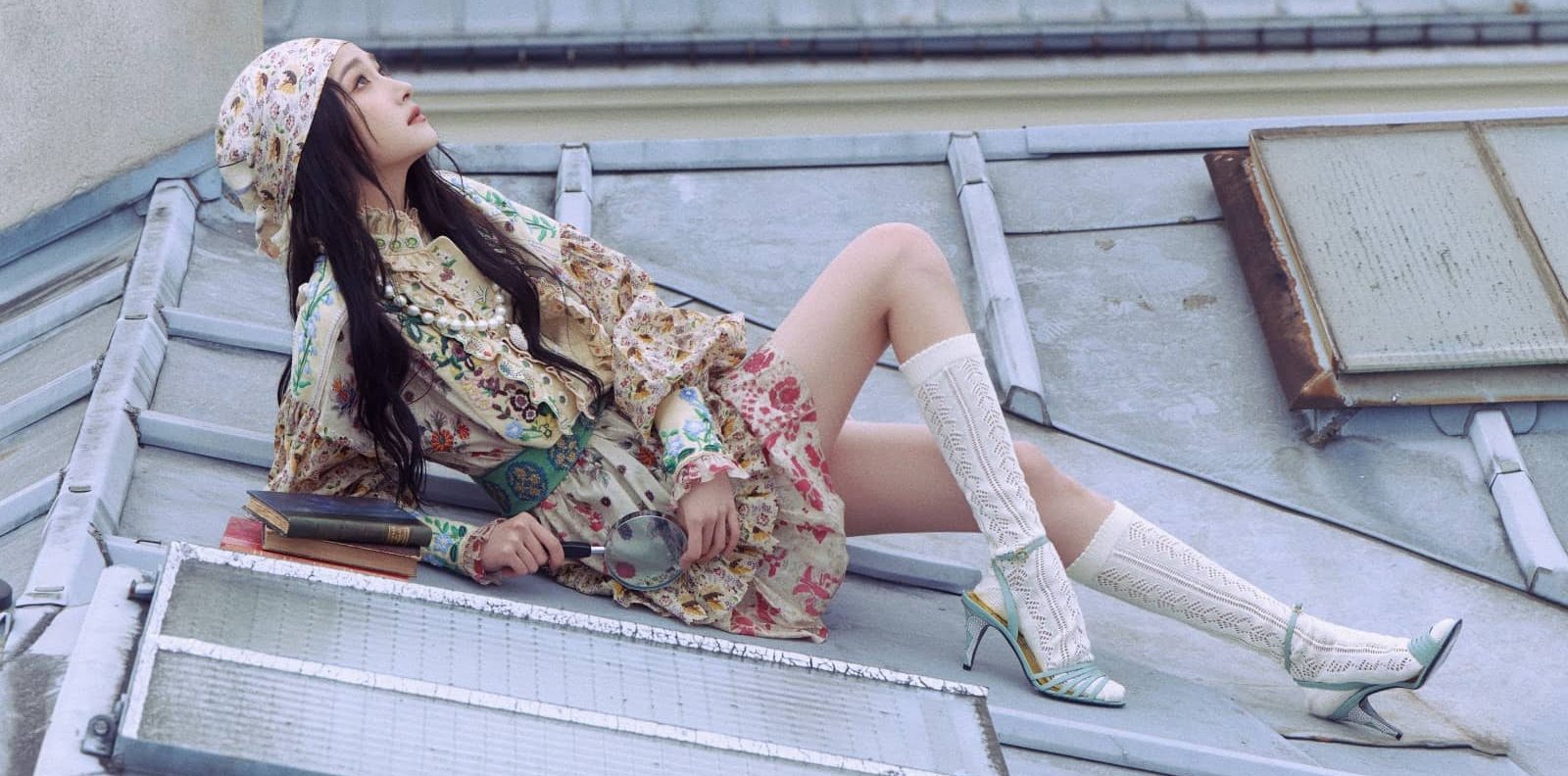 关晓彤印花仙女：关晓彤华伦天奴大秀