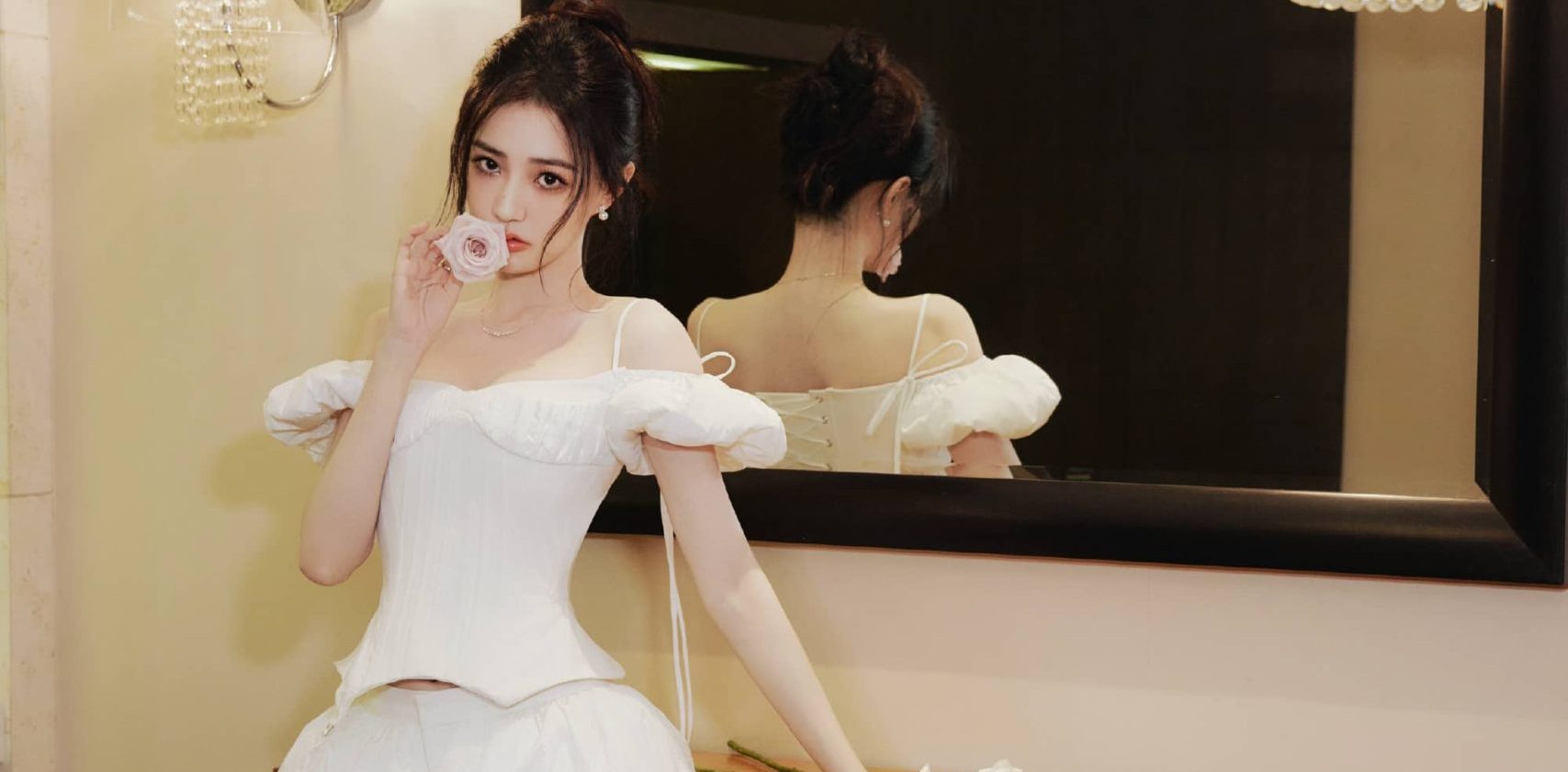 徐璐姐姐灵动少女穿搭：白裙飘摇，精灵畅舞